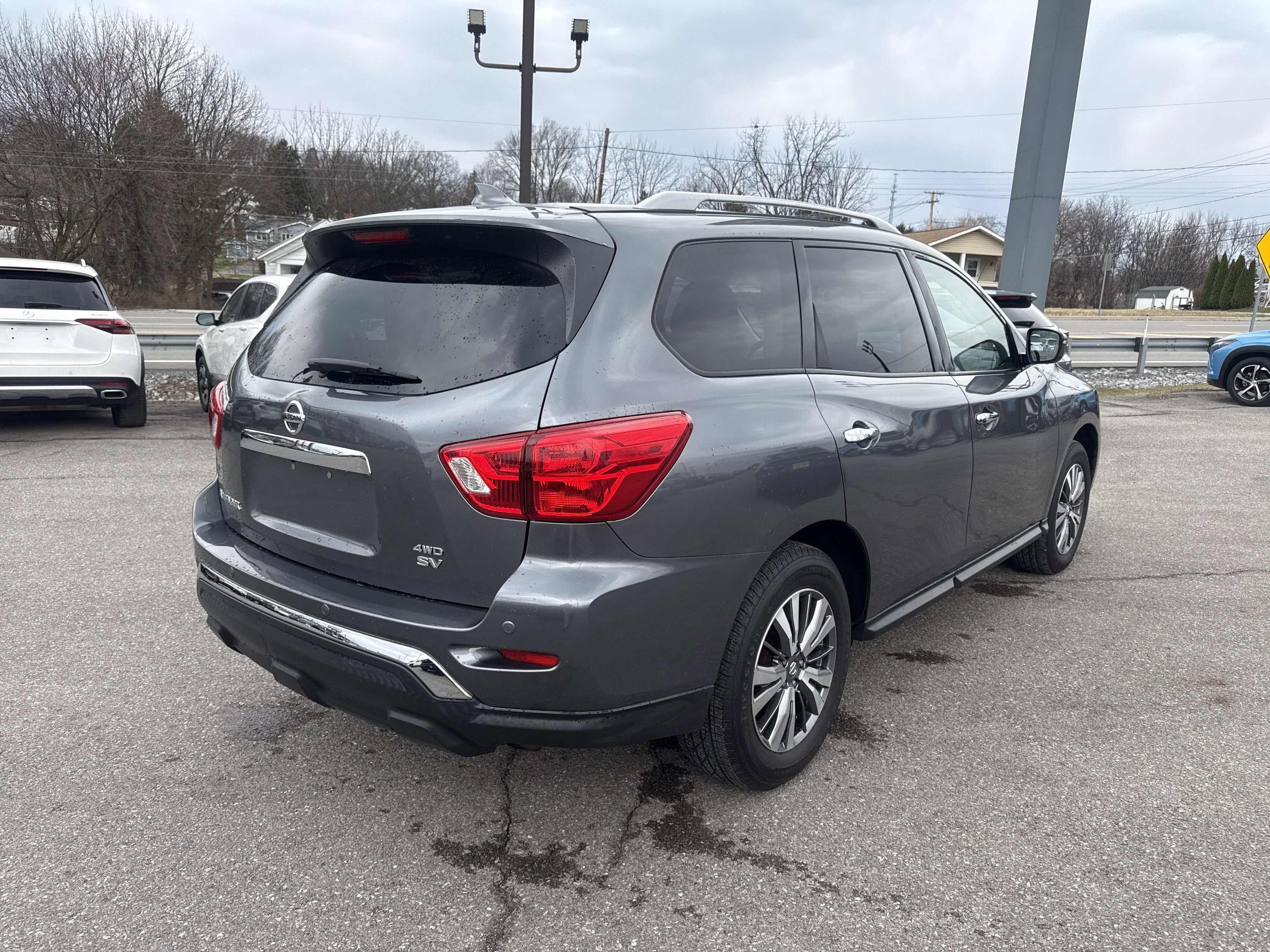2020 Nissan Pathfinder SV