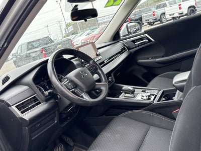 2022 Mitsubishi Outlander ES