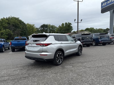 2022 Mitsubishi Outlander ES