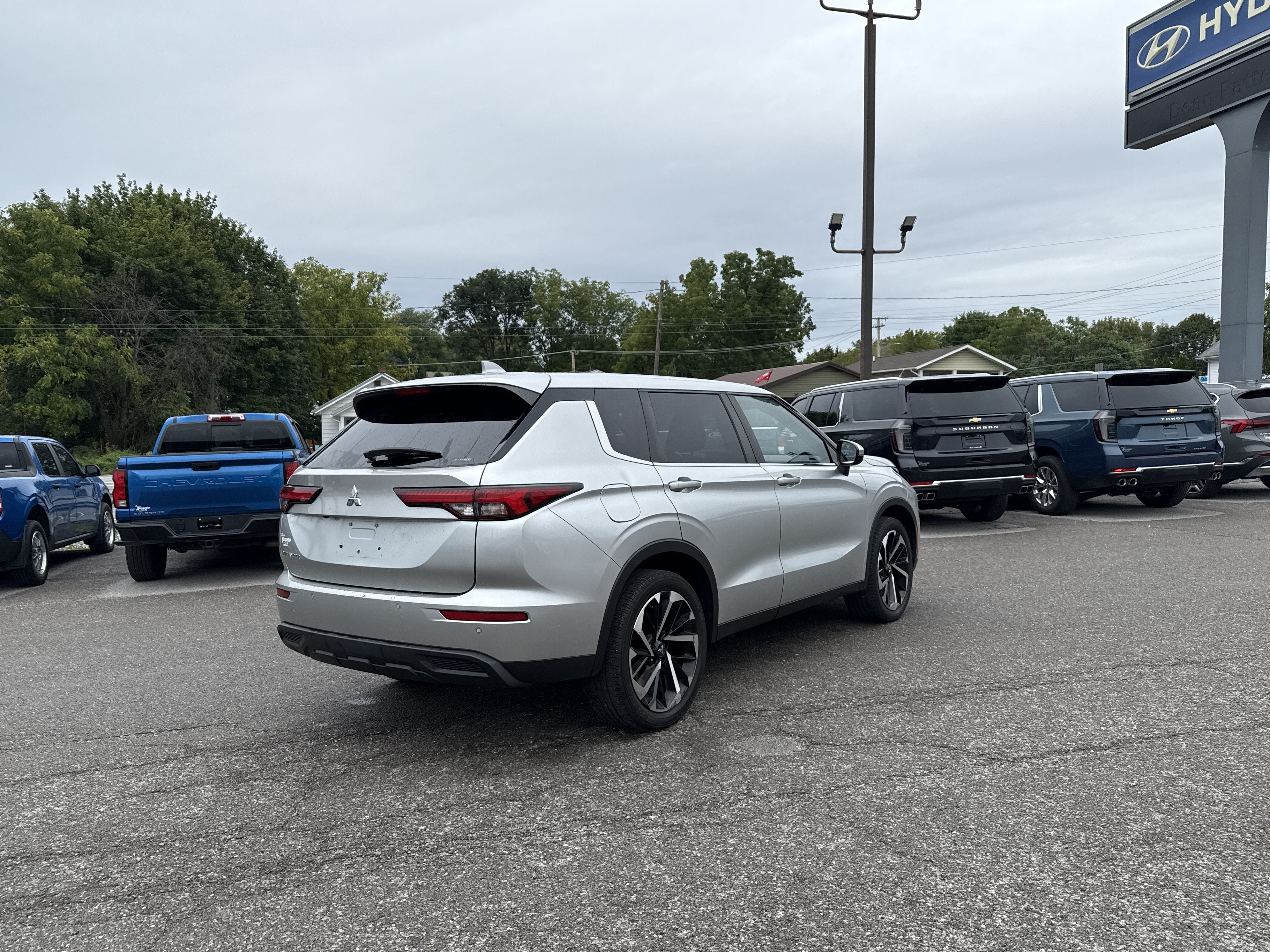 2022 Mitsubishi Outlander ES