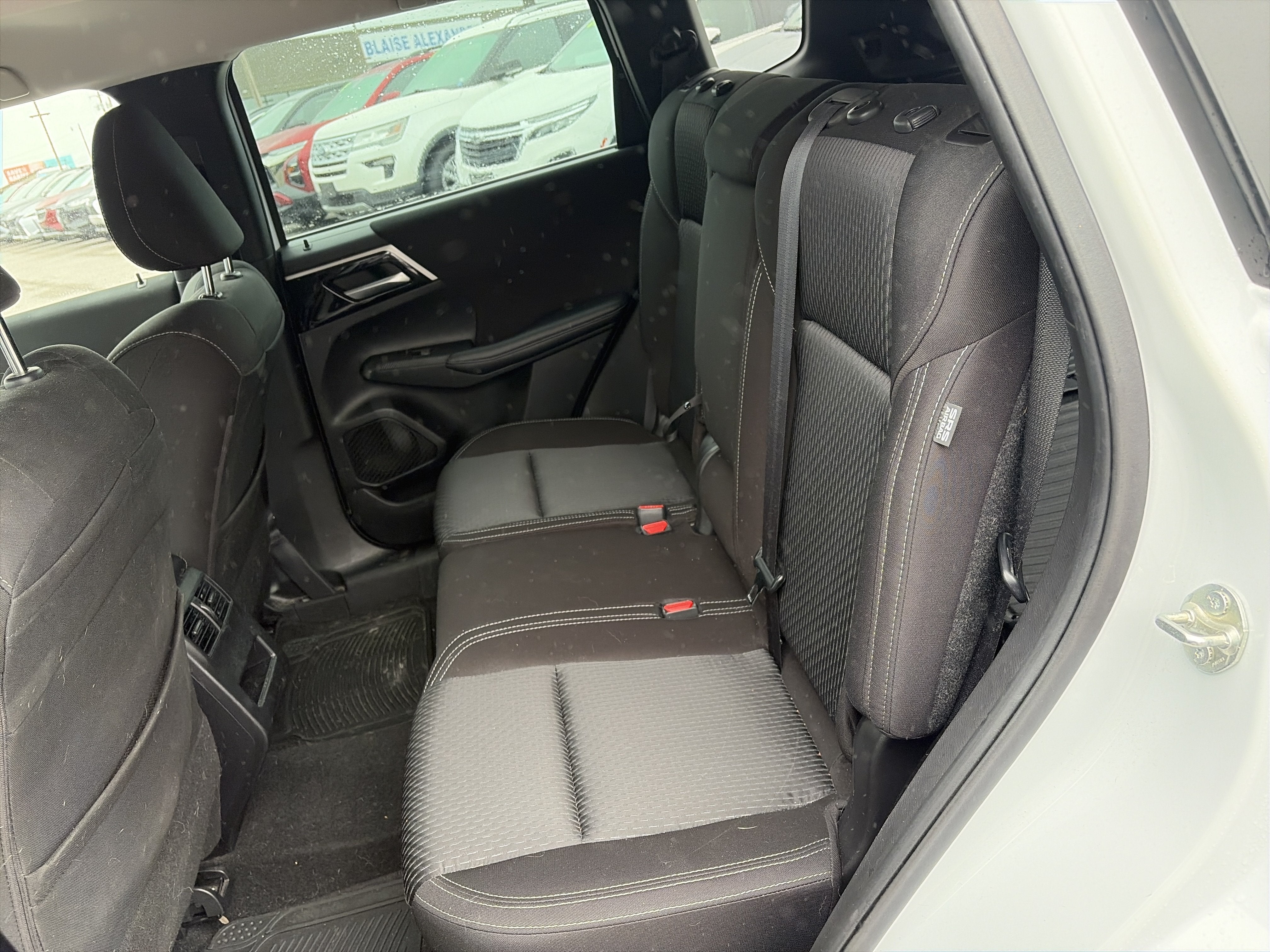 2022 Mitsubishi Outlander ES