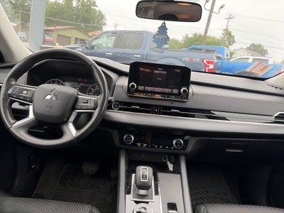 2022 Mitsubishi Outlander ES
