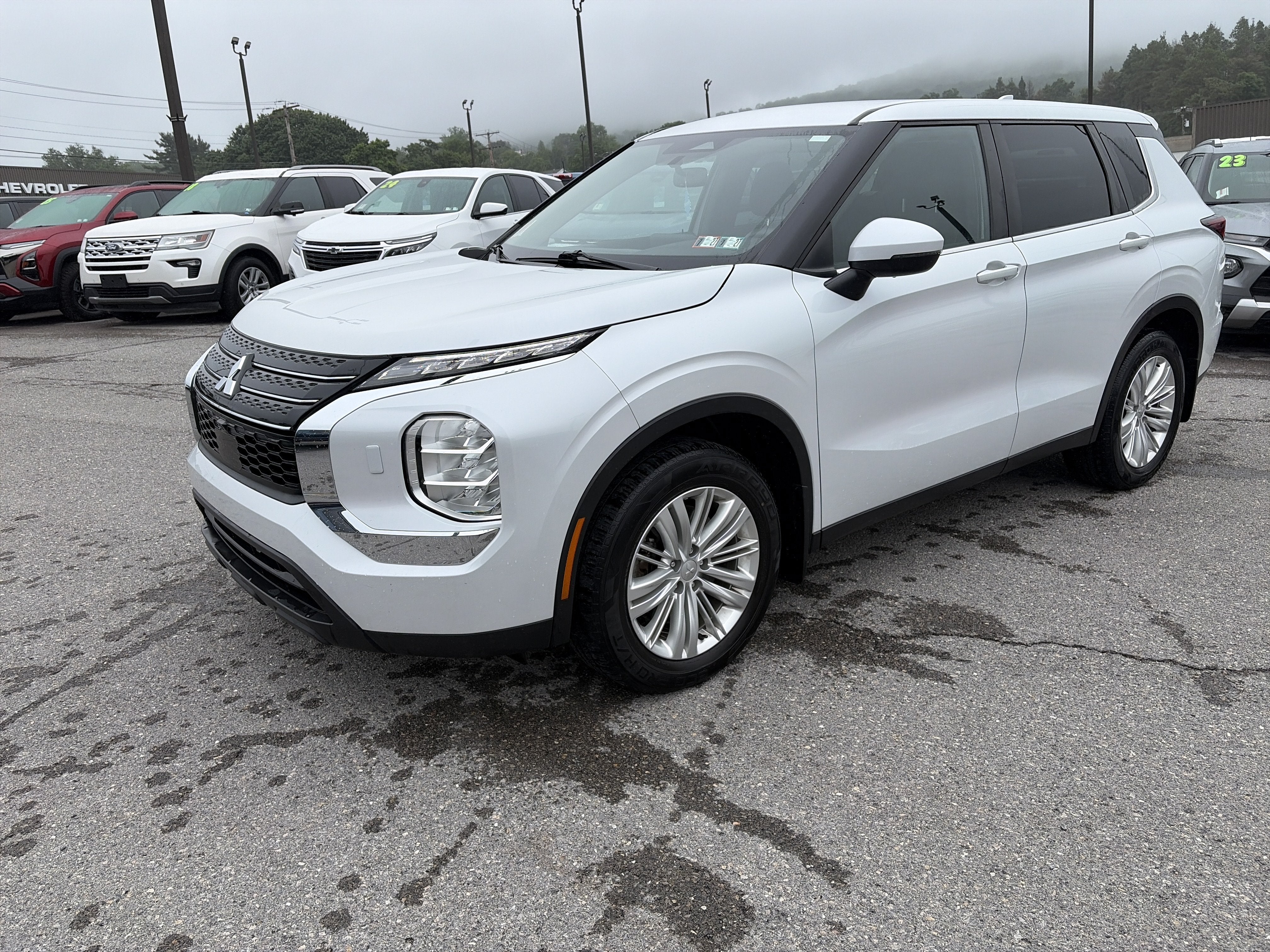2022 Mitsubishi Outlander ES