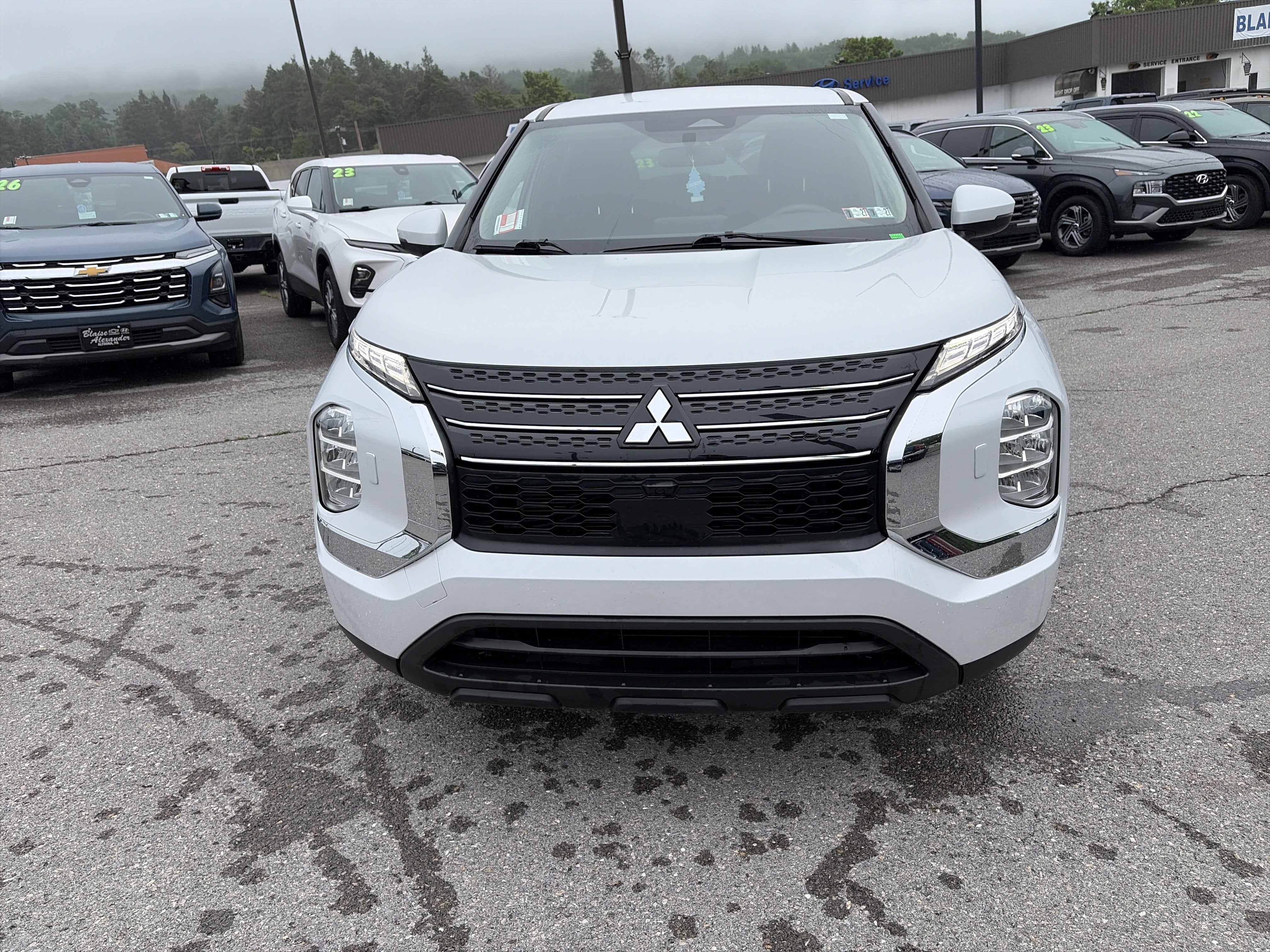 2022 Mitsubishi Outlander ES