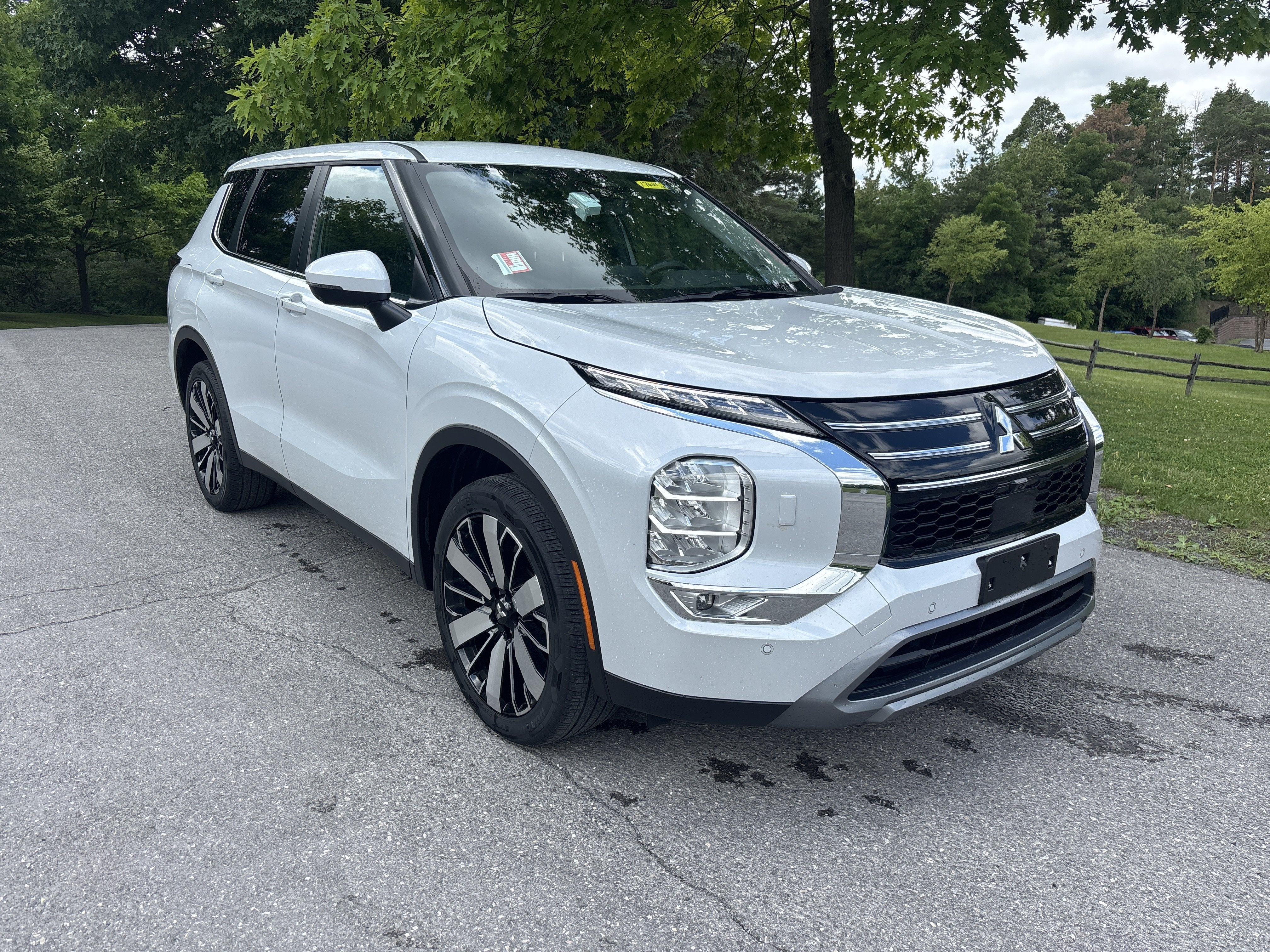 2025 Mitsubishi Outlander SE