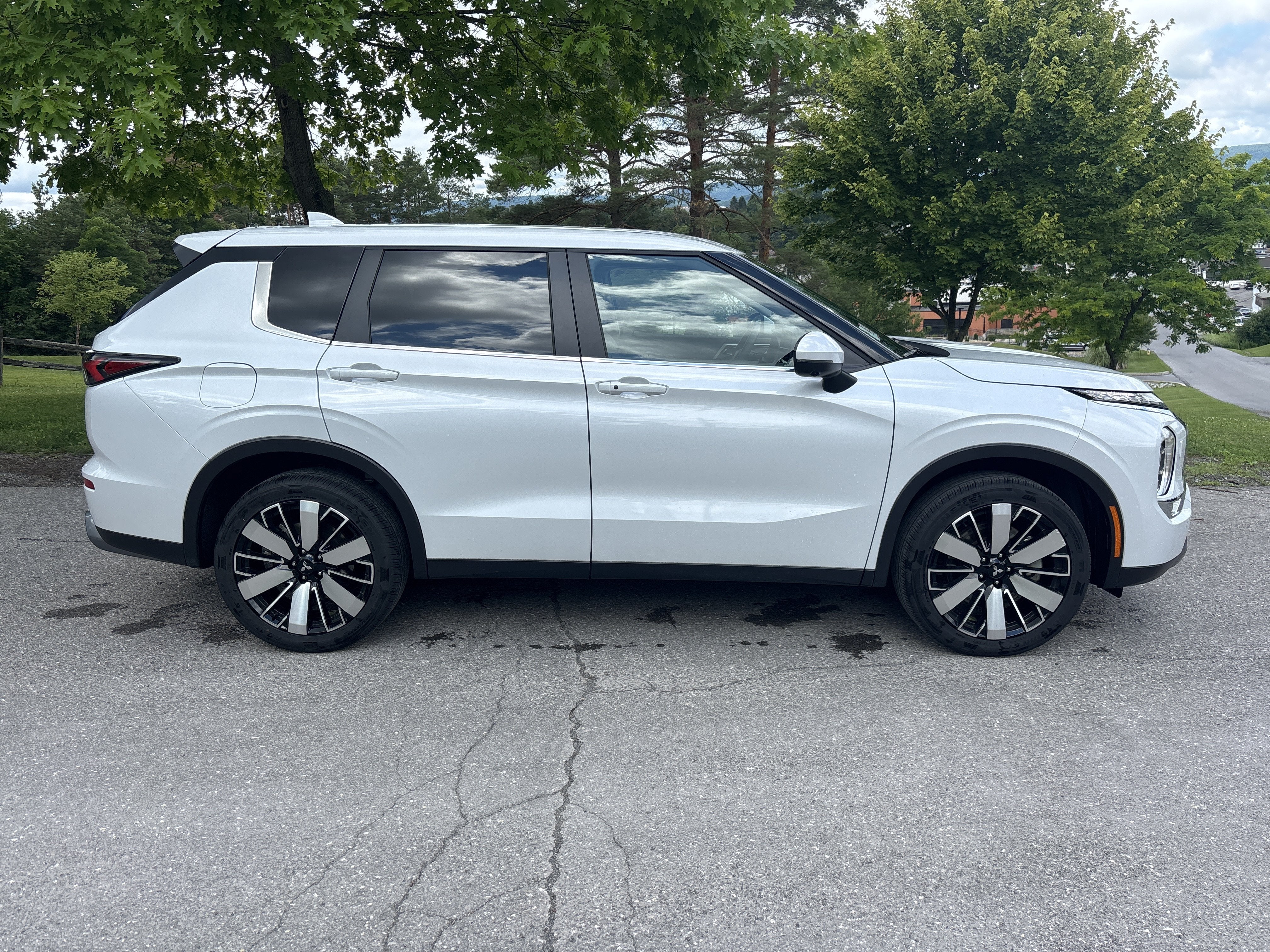 2025 Mitsubishi Outlander SE