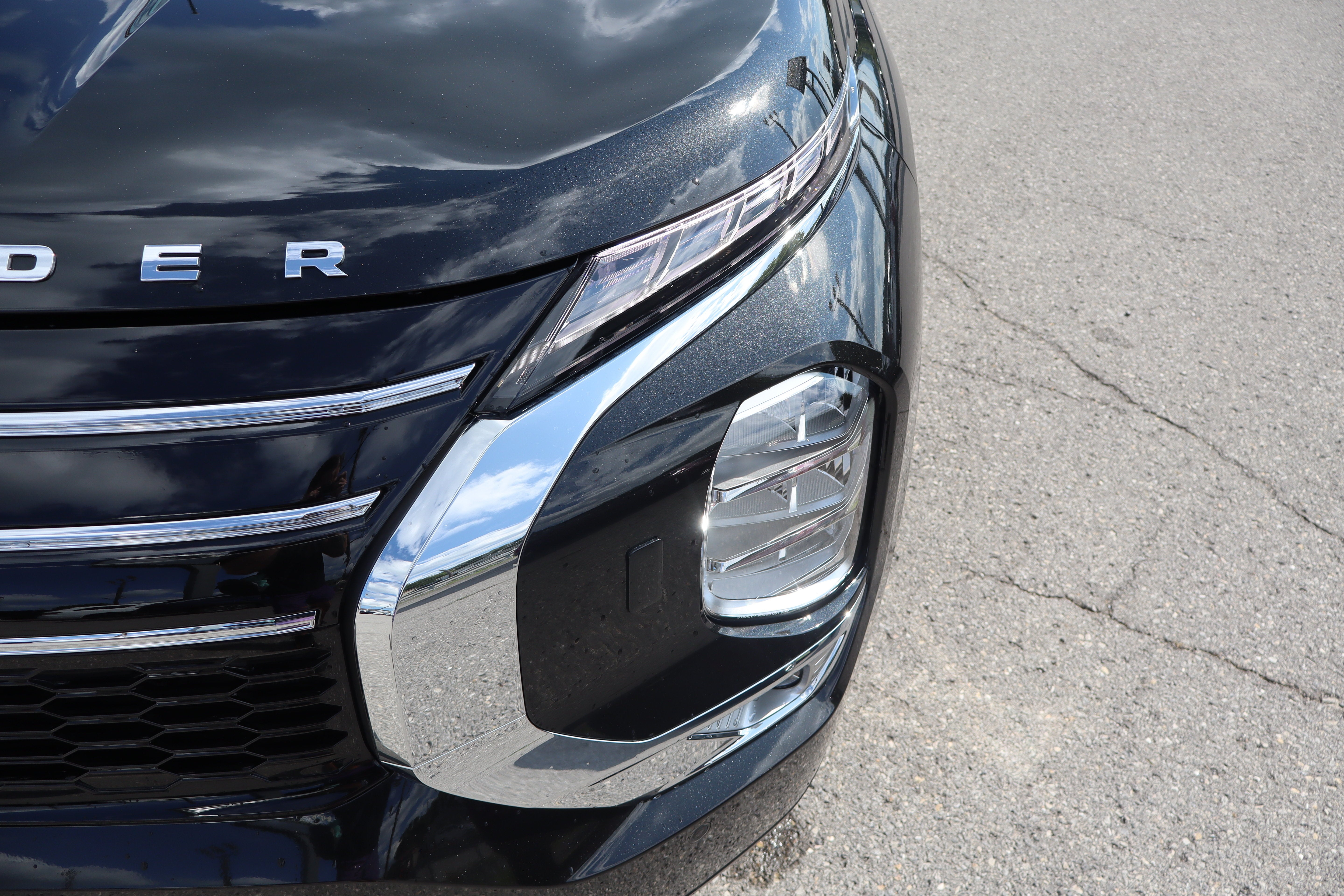 2025 Mitsubishi Outlander SE