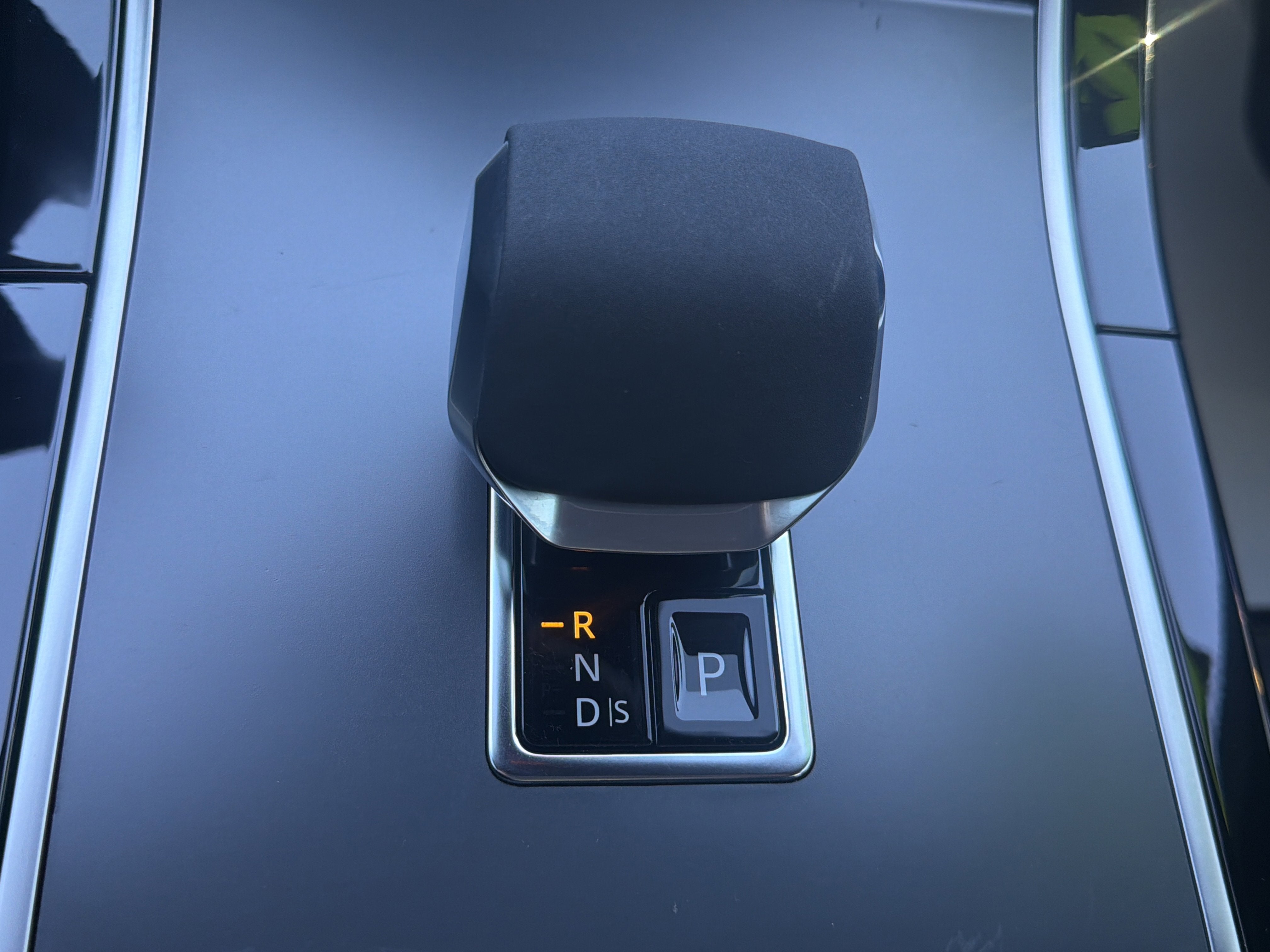 2024 Land Rover Range Rover Velar Dynamic SE