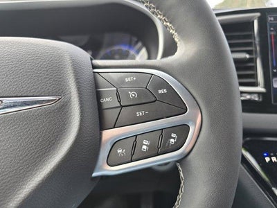 2025 Chrysler Pacifica Select FWD
