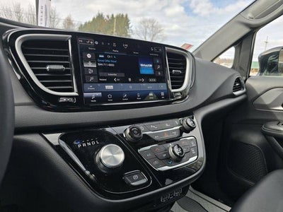 2025 Chrysler Pacifica Select FWD