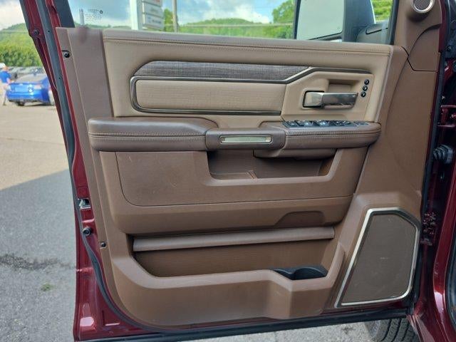 2024 RAM 3500 Longhorn 4x4 Crew Cab 8' Box
