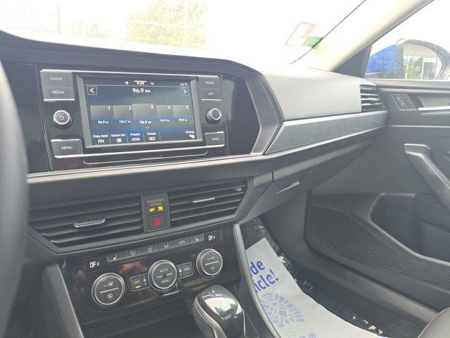 2022 Volkswagen Jetta SE Auto