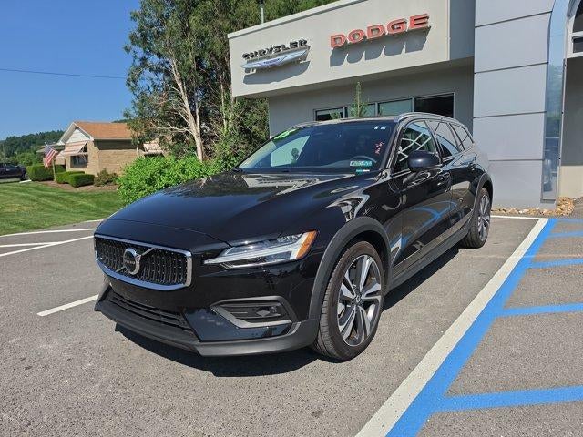 2025 Volvo V60 Cross Country B5 AWD Plus