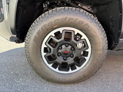 2026 Toyota Tacoma 4WD 4WD TRD Off Road Double Cab 5' Bed AT (Natl)