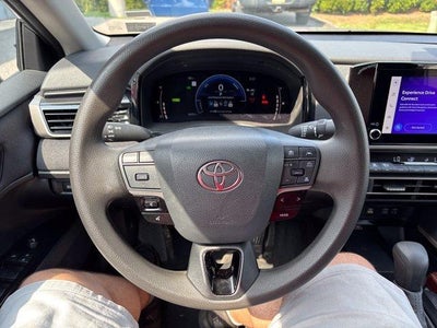 2025 Toyota Camry LE (SE)