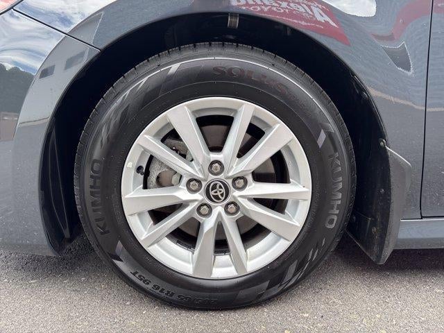 2025 Toyota Camry LE (SE)