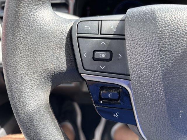 2025 Toyota Camry LE (SE)