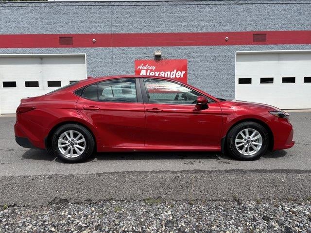 2025 Toyota Camry LE (SE)