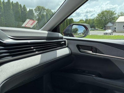2025 Toyota Camry LE (SE)