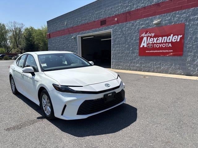 2025 Toyota Camry LE (SE)
