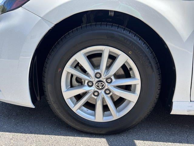 2025 Toyota Camry LE (SE)