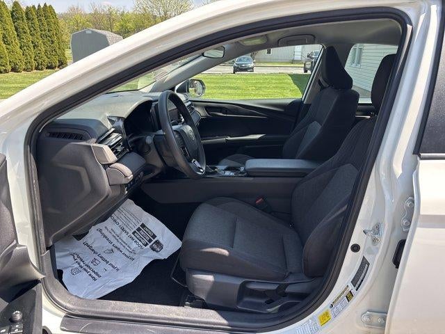 2025 Toyota Camry LE (SE)