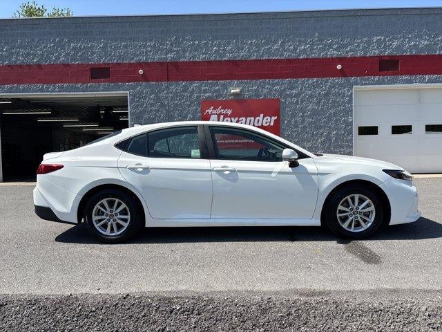 2025 Toyota Camry LE (SE)