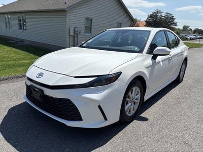 2025 Toyota Camry LE (SE)