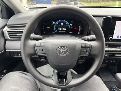 2025 Toyota Camry LE (SE)