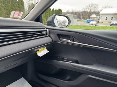 2025 Toyota Camry LE (SE)