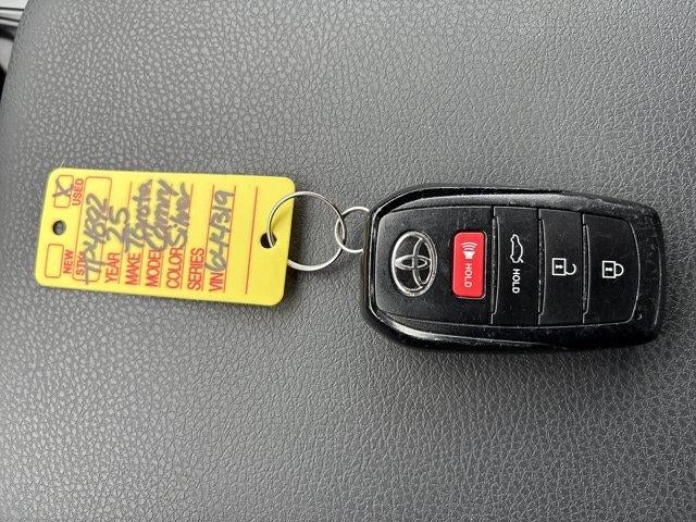 2025 Toyota Camry LE (SE)