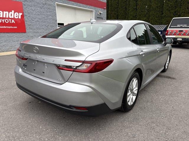 2025 Toyota Camry LE (SE)