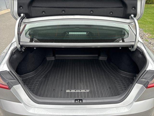 2025 Toyota Camry LE (SE)