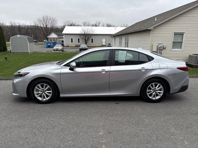 2025 Toyota Camry LE (SE)