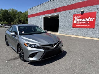 2020 Toyota Camry SE Auto (SE)