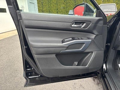 2025 Nissan Pathfinder SL 4WD