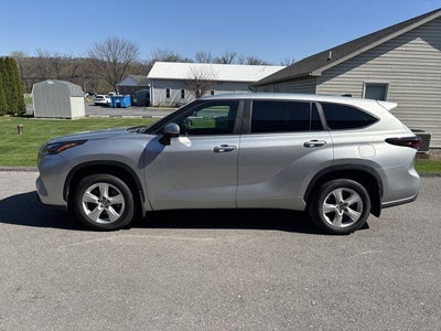 2024 Toyota Highlander LE AWD (SE)