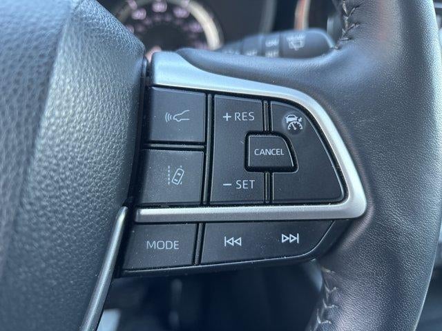 2024 Toyota Highlander LE AWD (SE)