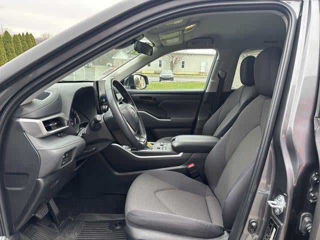 2024 Toyota Highlander LE AWD (SE)