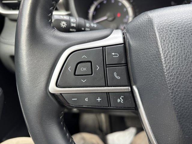 2024 Toyota Highlander LE AWD (SE)