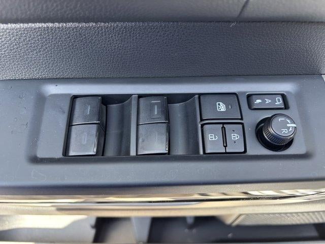 2025 Toyota Sequoia Limited 4WD (SE)
