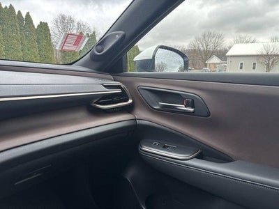 2023 Toyota Crown XLE AWD (Natl)