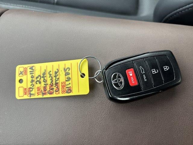 2023 Toyota Crown XLE AWD (Natl)