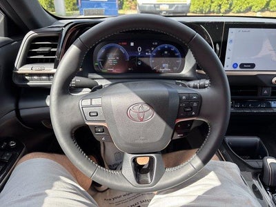 2025 Toyota Crown Signia XLE AWD (Natl)