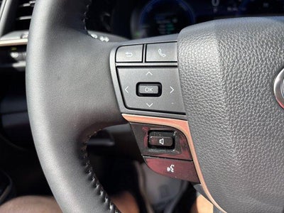 2025 Toyota Crown Signia XLE AWD (Natl)