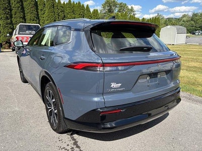 2025 Toyota Crown Signia XLE AWD (Natl)