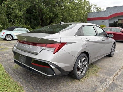 2025 Hyundai ELANTRA Limited IVT