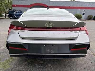 2025 Hyundai ELANTRA Limited IVT
