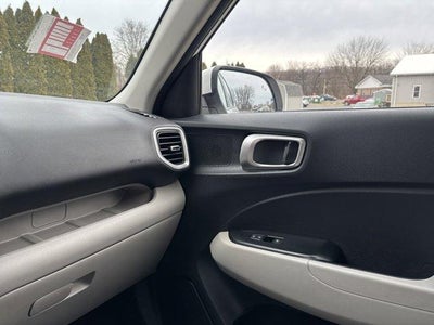 2024 Hyundai VENUE SEL IVT