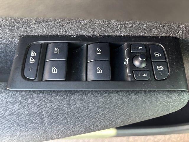 2021 Volvo XC40 T5 AWD R-Design